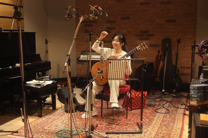 杨雪霏全新专辑《吉他挚爱》将发行，曾经的小女孩已长大
