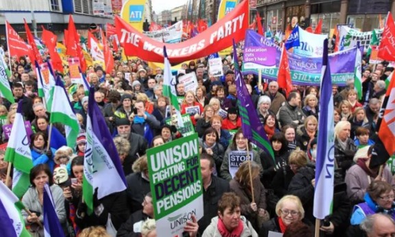 英国出现“罢工潮”，原因竟是？