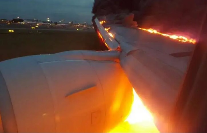 美国肯尼迪机场一客机发生火灾！