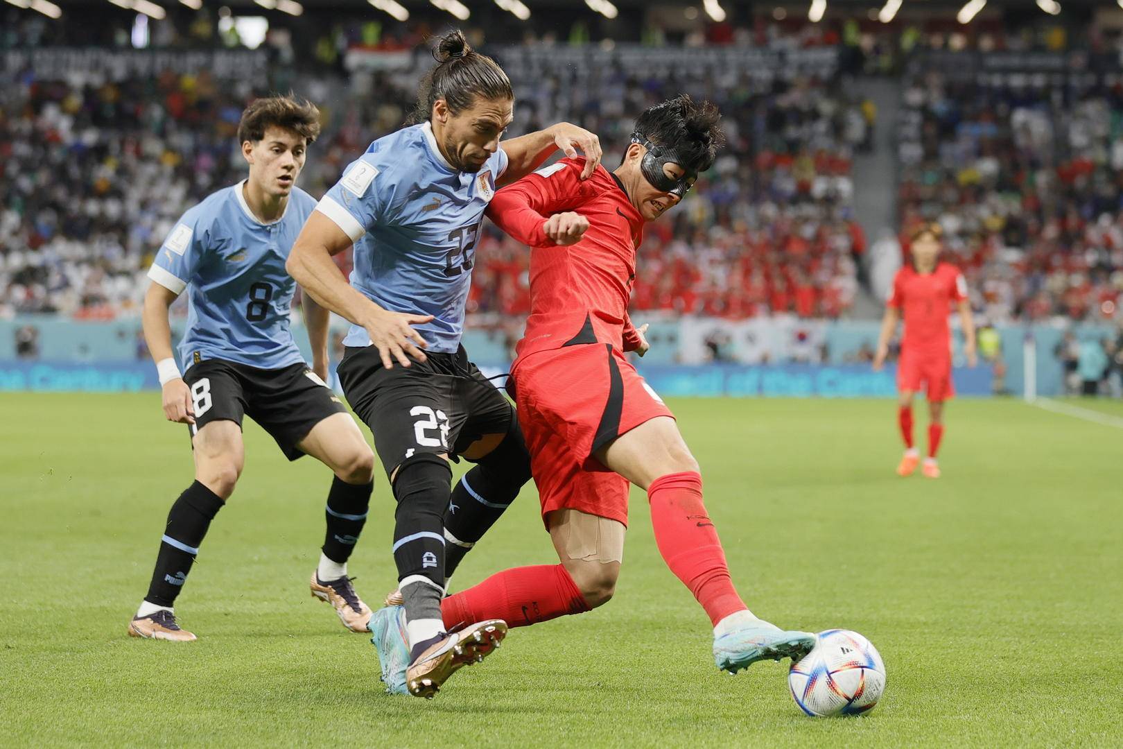 韩国小动作登顶热搜，据说南美球队是以小动作多著名