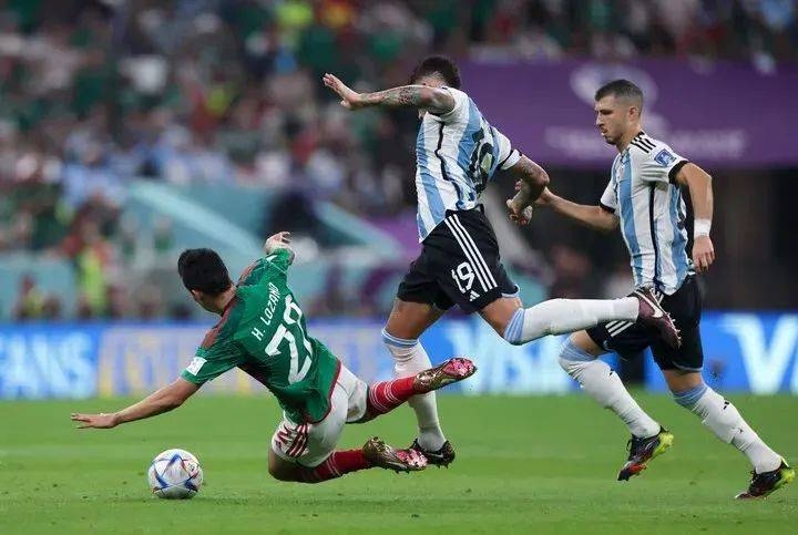 阿根廷队2:0胜墨西哥，重新把握晋级主动权