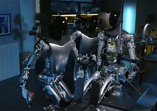 机器人能自我繁衍了？特斯拉人形机器人“自己造自己”（2023机器人“自己造自己”）